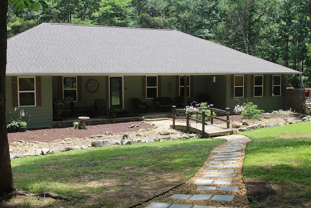 204 Chapman Ct, Lafayette, GA 30728 - view of front facade featuring a shingled roof and a front yard