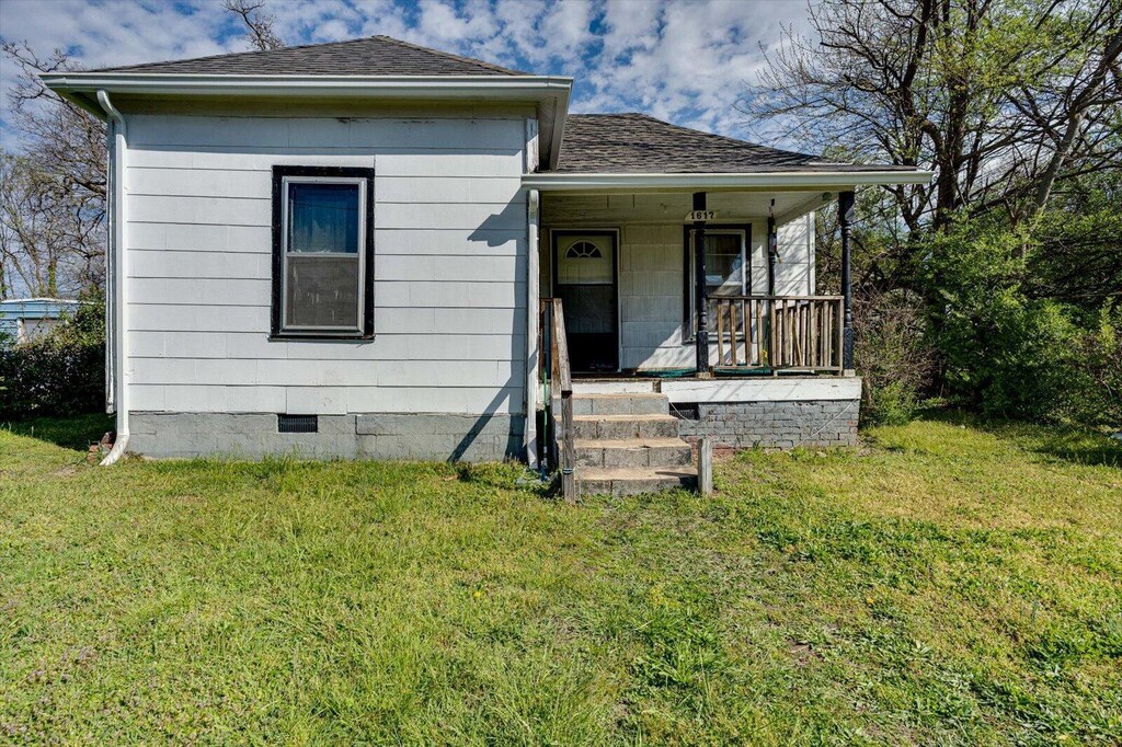 1617 E 49th St, Chattanooga, TN 37407 - bungalow with crawl space, a porch, a front yard, and roof with shingles