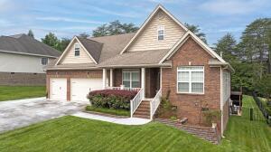 9704 Starry Way, Soddy Daisy, TN 37379 - view of front of property featuring concrete driveway, a front lawn, and a garage
