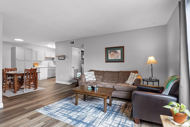 900 Mountain Creek Rd Unit P234, Chattanooga, TN 37405 - living room with light wood finished floors and baseboards