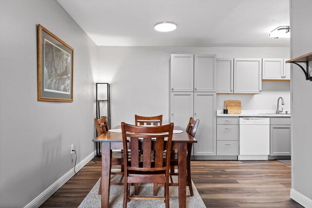 900 Mountain Creek Rd Unit P234, Chattanooga, TN 37405 - dining room featuring dark wood-style flooring and baseboards