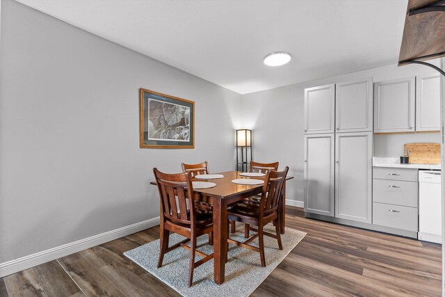 900 Mountain Creek Rd Unit P234, Chattanooga, TN 37405 - dining space featuring dark wood finished floors and baseboards