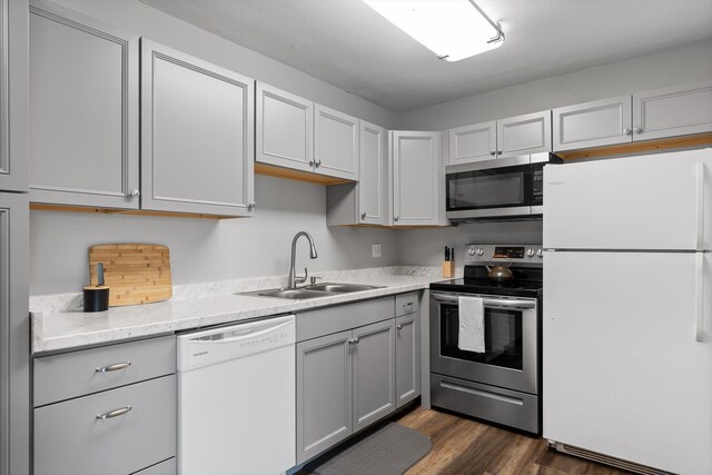 900 Mountain Creek Rd Unit P234, Chattanooga, TN 37405 - kitchen with stainless steel appliances, a sink, gray cabinetry, dark wood finished floors, and light stone countertops