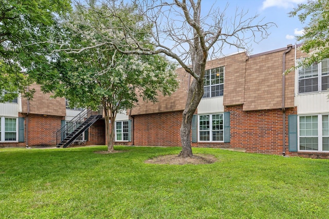 900 Mountain Creek Rd Unit P234, Chattanooga, TN 37405 - view of front of property with mansard roof, brick siding, a shingled roof, and a front lawn