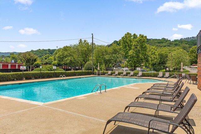 900 Mountain Creek Rd Unit P234, Chattanooga, TN 37405 - community pool with a patio area