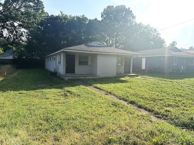 2011 Milne St, Chattanooga, TN 37406 - back of house featuring a yard and brick siding