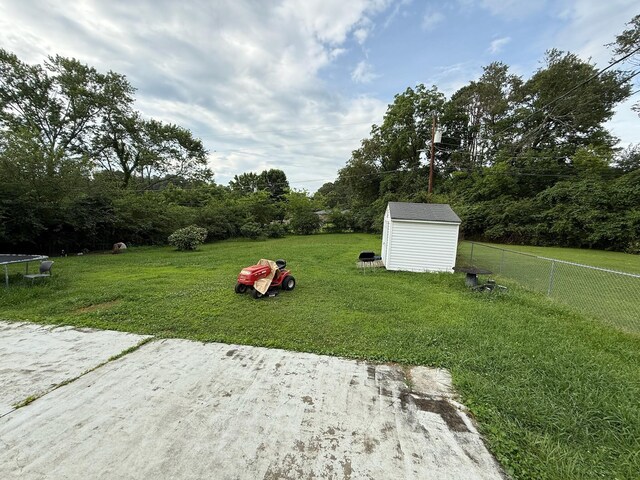 4509 Dumac Rd, Chattanooga, TN 37416 - view of yard featuring a storage shed