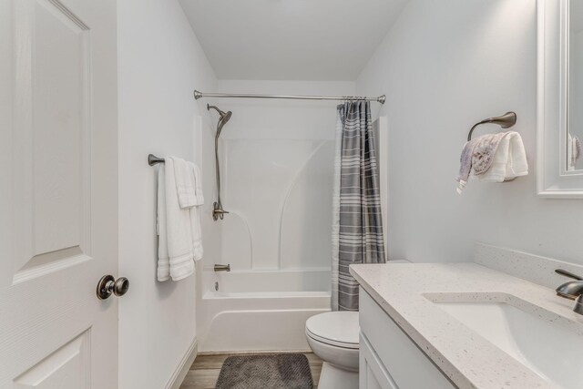 2091 Hummingbird Dr, Dalton, GA 30721 - bathroom with vanity and shower / bath combo