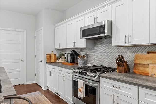 812 Merriam St, Chattanooga, TN 37405 - kitchen featuring appliances with stainless steel finishes, decorative backsplash, dark countertops, and dark wood-style floors