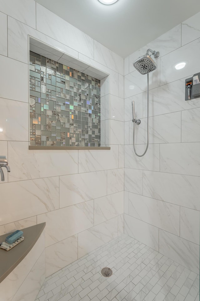 200 Manufacturers Rd Apt 507, Chattanooga, TN 37405 - full bathroom with a tile shower