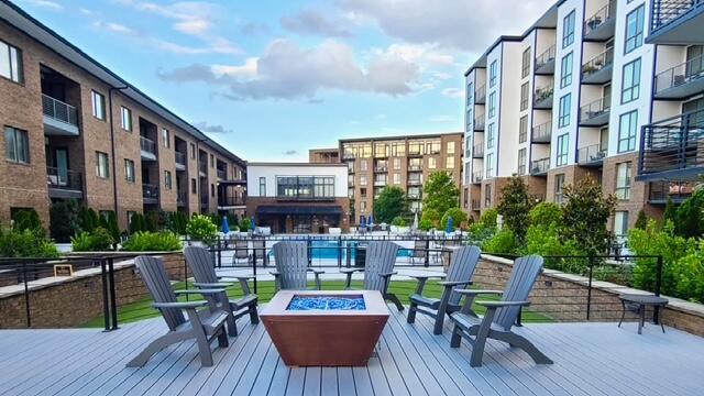 200 Manufacturers Rd Apt 507, Chattanooga, TN 37405 - view of home's community with an outdoor fire pit