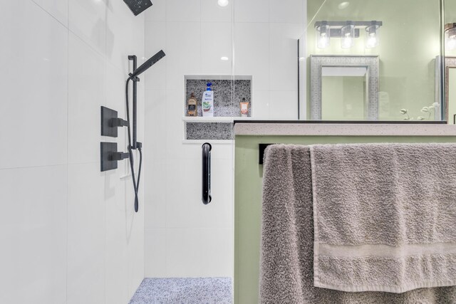 9257 Skyfall Dr, Ooltewah, TN 37363 - bathroom featuring a tile shower
