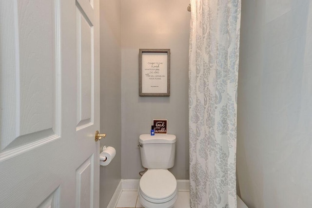 81 Arnold Rd, Rock Spring, GA 30739 - bathroom featuring toilet, curtained shower, and baseboards