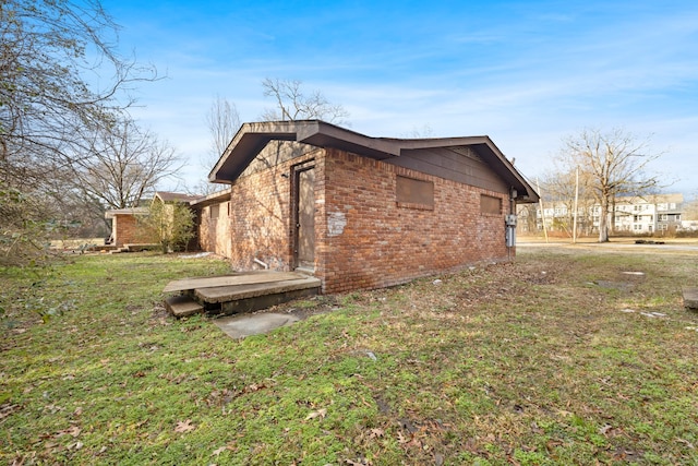 1638 E 17th St, Chattanooga, TN 37404 - view of side of home featuring brick siding and a yard