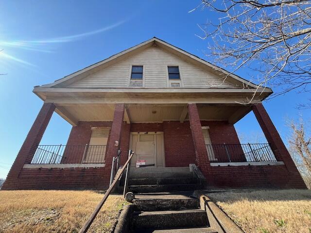 1908 Mccallie Ave, Chattanooga, TN 37404 - bungalow-style house with a porch and brick siding