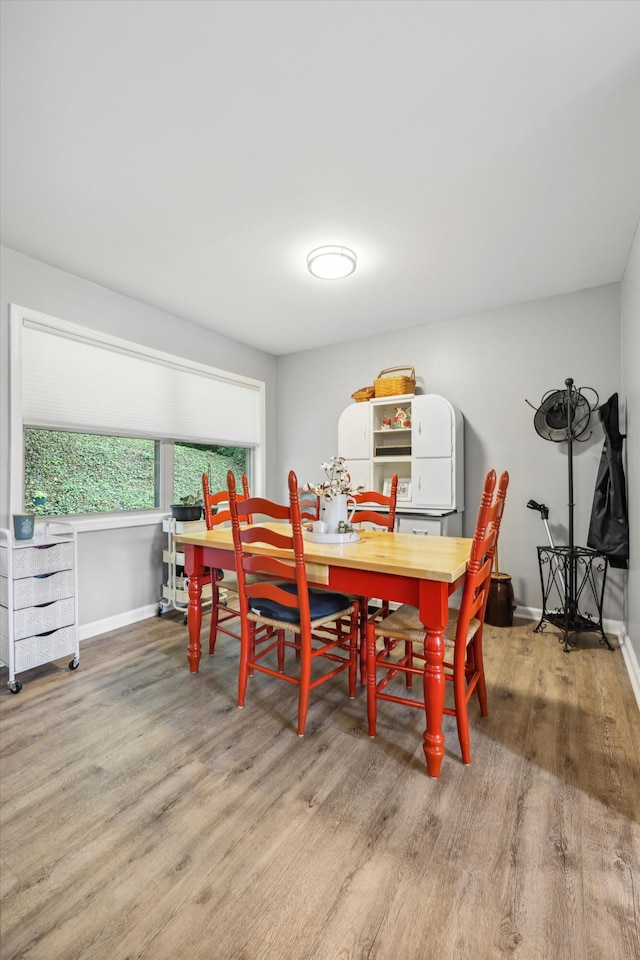 787 Flinn Dr, Chattanooga, TN 37412 - dining space with wood finished floors and baseboards