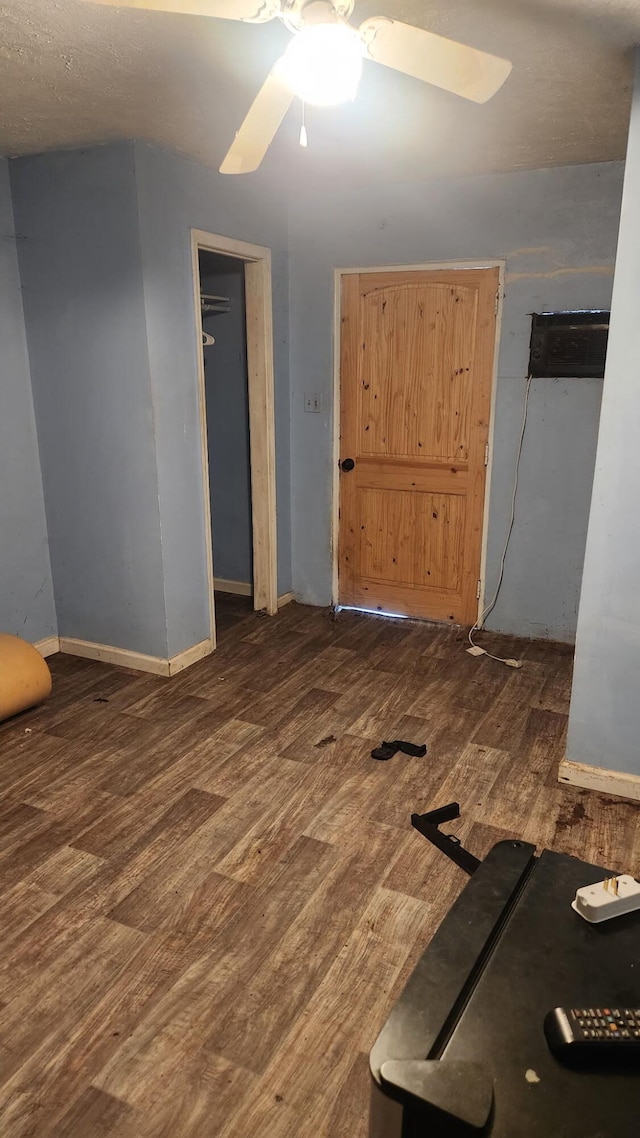 1900 Garfield St, Chattanooga, TN 37404 - exercise room with wood finished floors and ceiling fan
