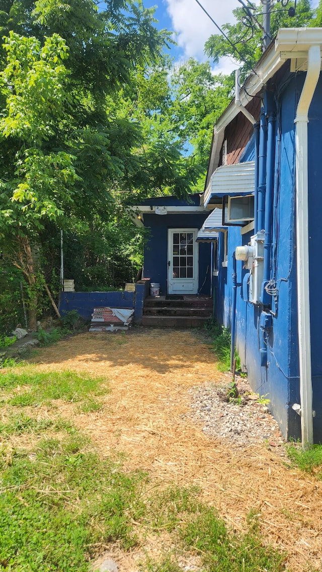 1900 Garfield St, Chattanooga, TN 37404 - view of yard with an outbuilding