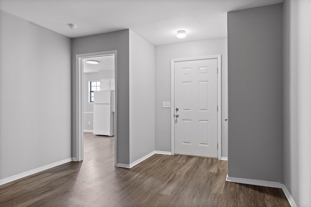 32 S Germantown Rd, Chattanooga, TN 37411 - foyer entrance with dark wood-style flooring and baseboards
