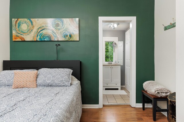 602 Oliver St, Chattanooga, TN 37405 - bedroom featuring wood finished floors and baseboards