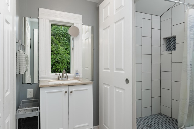 602 Oliver St, Chattanooga, TN 37405 - full bath featuring a tile shower and vanity