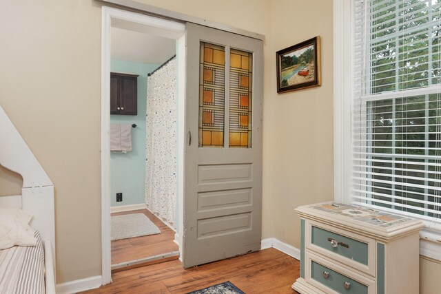 602 Oliver St, Chattanooga, TN 37405 - foyer with light wood-type flooring and plenty of natural light