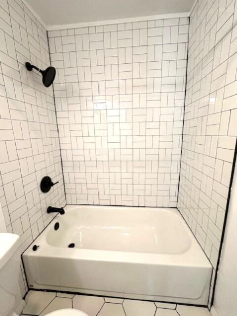 900 Mountain Creek Rd Unit V 478, Chattanooga, TN 37405 - bathroom featuring toilet, tile patterned flooring, and bathtub / shower combination