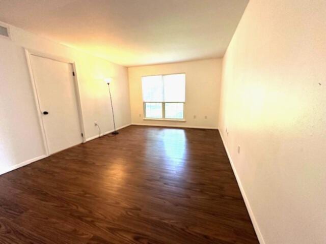 900 Mountain Creek Rd Unit V 478, Chattanooga, TN 37405 - spare room featuring dark wood-style flooring and baseboards