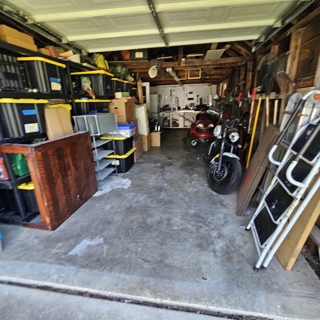 503 S Lovell Ave, Chattanooga, TN 37412 - garage featuring a workshop area