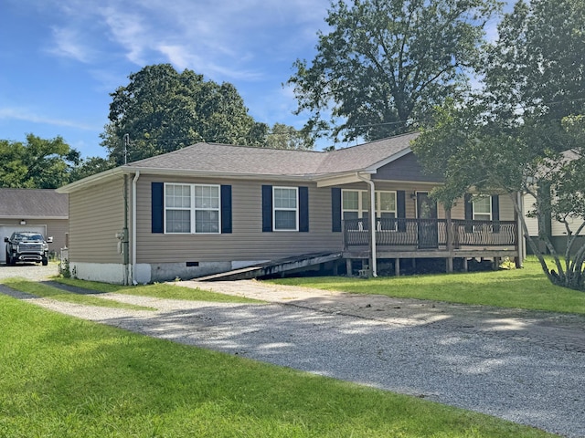 638 Hickory Ln, Rossville, GA 30741 - manufactured / mobile home featuring a front lawn, a porch, driveway, crawl space, and roof with shingles