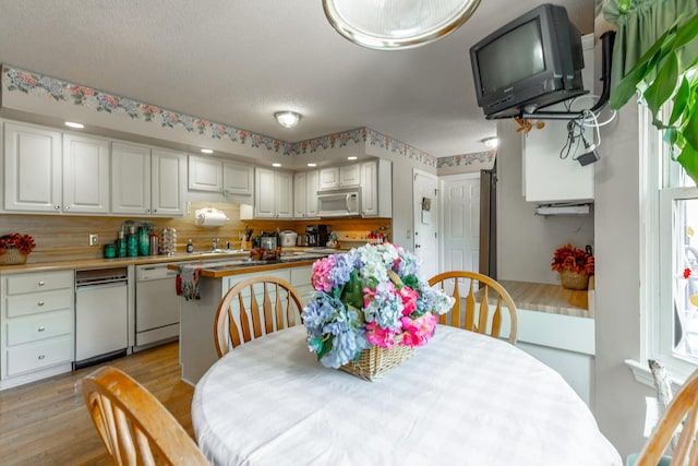 1820 Colonial Way Cir, Hixson, TN 37343 - dining room with light wood finished floors