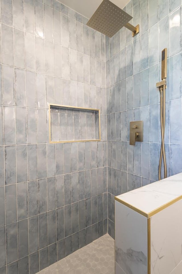 4407 Bennett Rd, Chattanooga, TN 37412 - bathroom with a tile shower