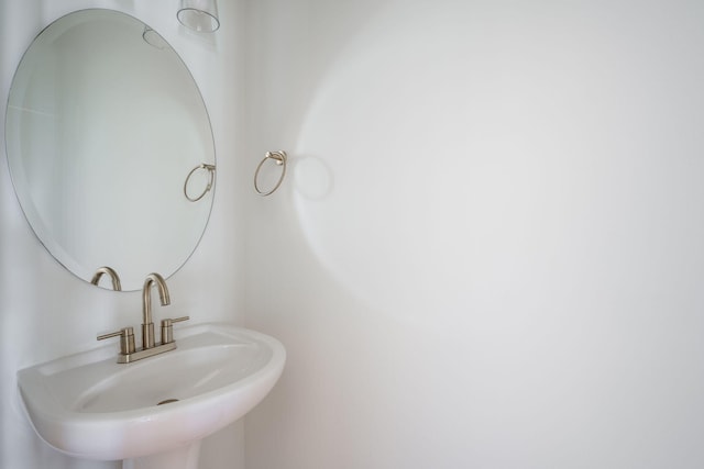 8539 Lexie Ln, Ooltewah, TN 37363 - bathroom featuring a sink