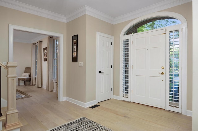 3 Chamblee Ct, Signal Mountain, TN 37377 - entrance foyer featuring light wood-style floors and crown molding