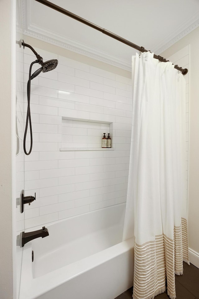 3 Chamblee Ct, Signal Mountain, TN 37377 - full bath with shower / tub combo with curtain and ornamental molding