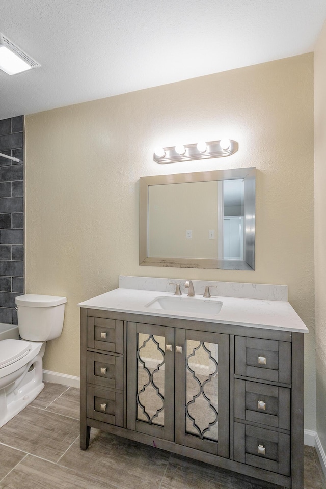 900 Mountain Creek Rd Unit Q263, Chattanooga, TN 37405 - bathroom featuring vanity and a shower