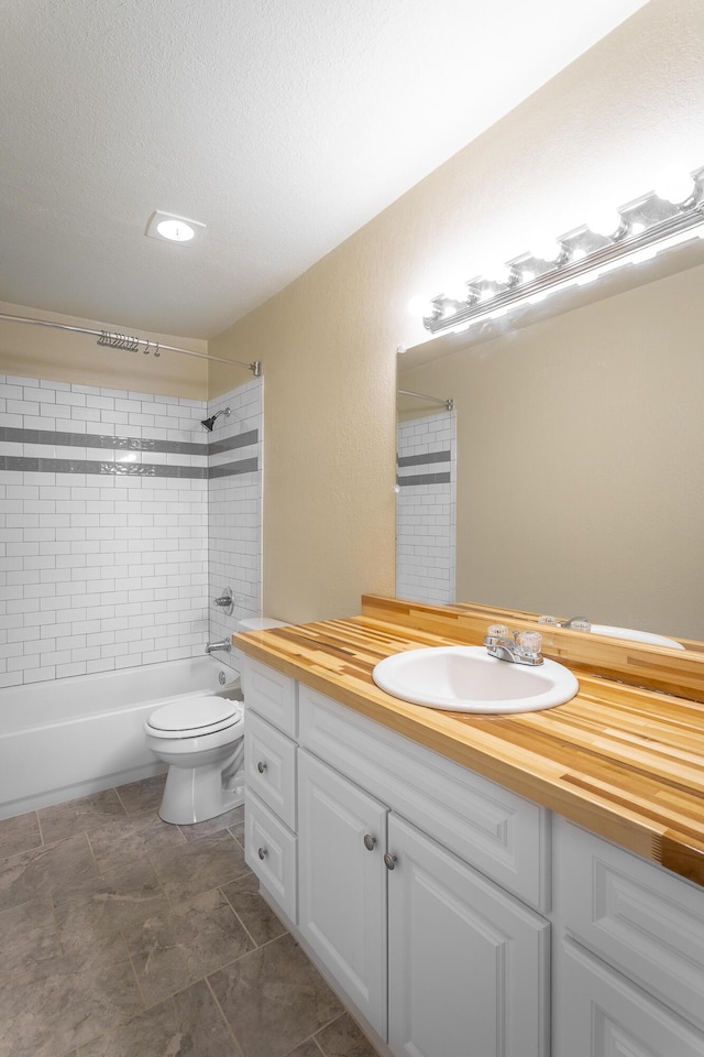 900 Mountain Creek Rd Unit Q263, Chattanooga, TN 37405 - bathroom with vanity, shower / bath combination, and a textured ceiling