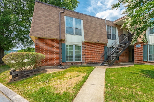 900 Mountain Creek Rd Unit Q263, Chattanooga, TN 37405 - view of front of property with mansard roof, a front yard, brick siding, and stairway