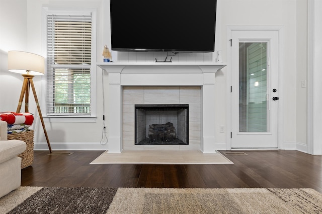6434 Satjanon Dr, Ooltewah, TN 37363 - living area with wood finished floors and a tile fireplace