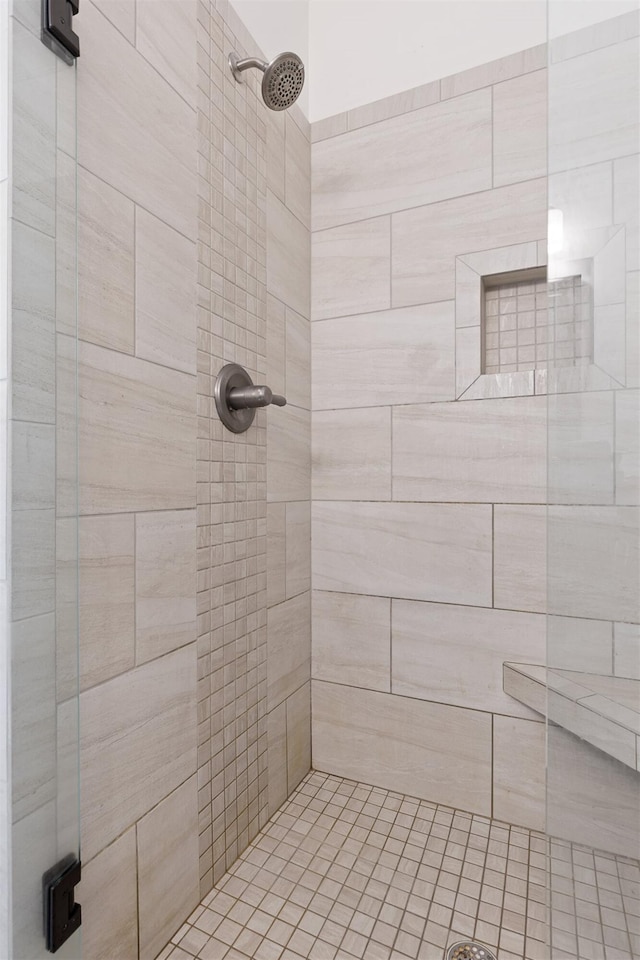 6434 Satjanon Dr, Ooltewah, TN 37363 - bathroom with a tile shower