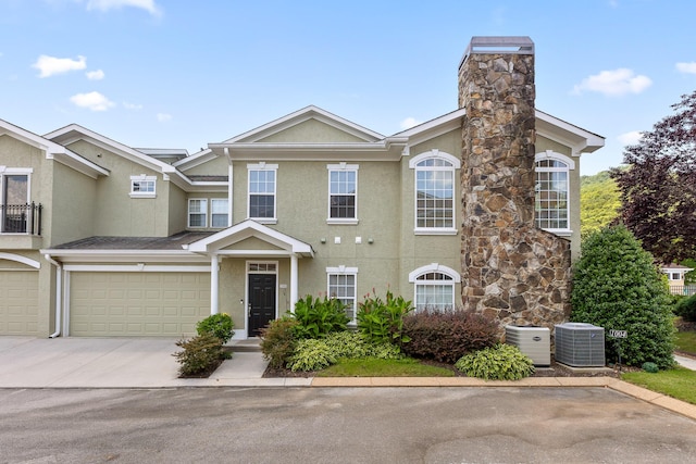 1008 Renaissance Ct, Chattanooga, TN 37419 - townhome / multi-family property with stucco siding, an attached garage, a chimney, and driveway