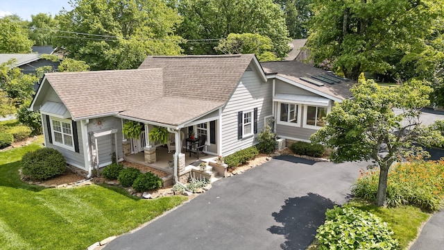 3412 Fairmount Pike, Signal Mountain, TN 37377 - view of front facade featuring a shingled roof, covered porch, a front yard, and driveway