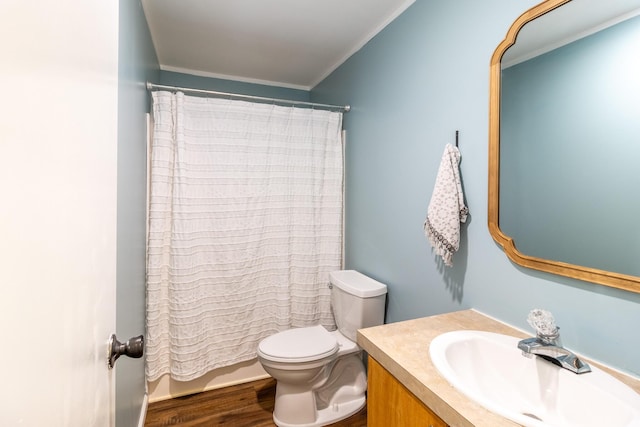 2113 Frankie Ln, Soddy Daisy, TN 37379 - full bath with vanity, crown molding, and wood finished floors