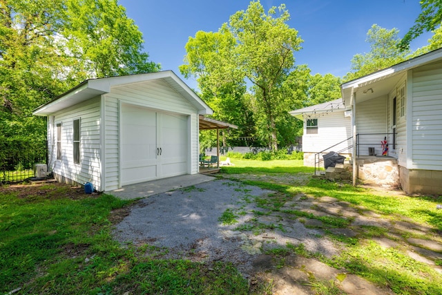 511 Georgia Ave, Signal Mountain, TN 37377 - detached garage with driveway