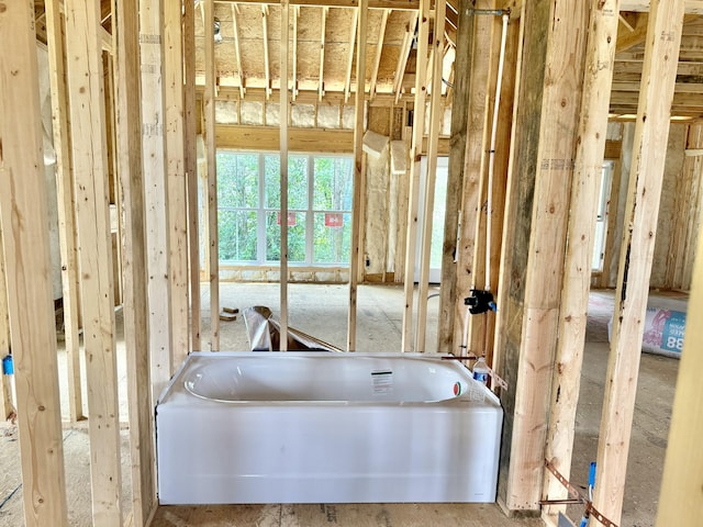 28 Cobblestone Trl Unit 12, Chickamauga, GA 30707 - full bathroom with a garden tub