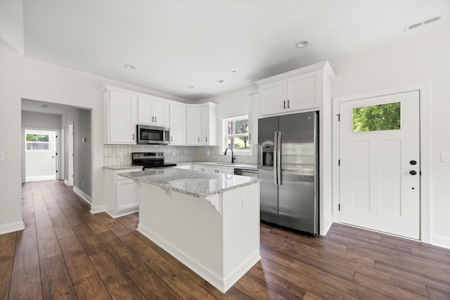 10822 Dallas Hollow Rd, Soddy Daisy, TN 37379 - kitchen featuring appliances with stainless steel finishes, a center island, white cabinetry, and recessed lighting