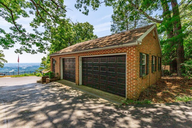 208 S Palisades Dr, Signal Mountain, TN 37377 - view of garage