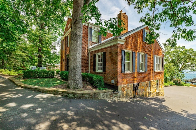 208 S Palisades Dr, Signal Mountain, TN 37377 - view of side of property with a chimney and brick siding