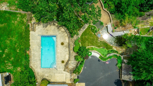 208 S Palisades Dr, Signal Mountain, TN 37377 - bird's eye view of a pool