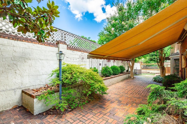 802 Signal Mountain Blvd Unit 121, Signal Mountain, TN 37377 - fenced backyard featuring a patio